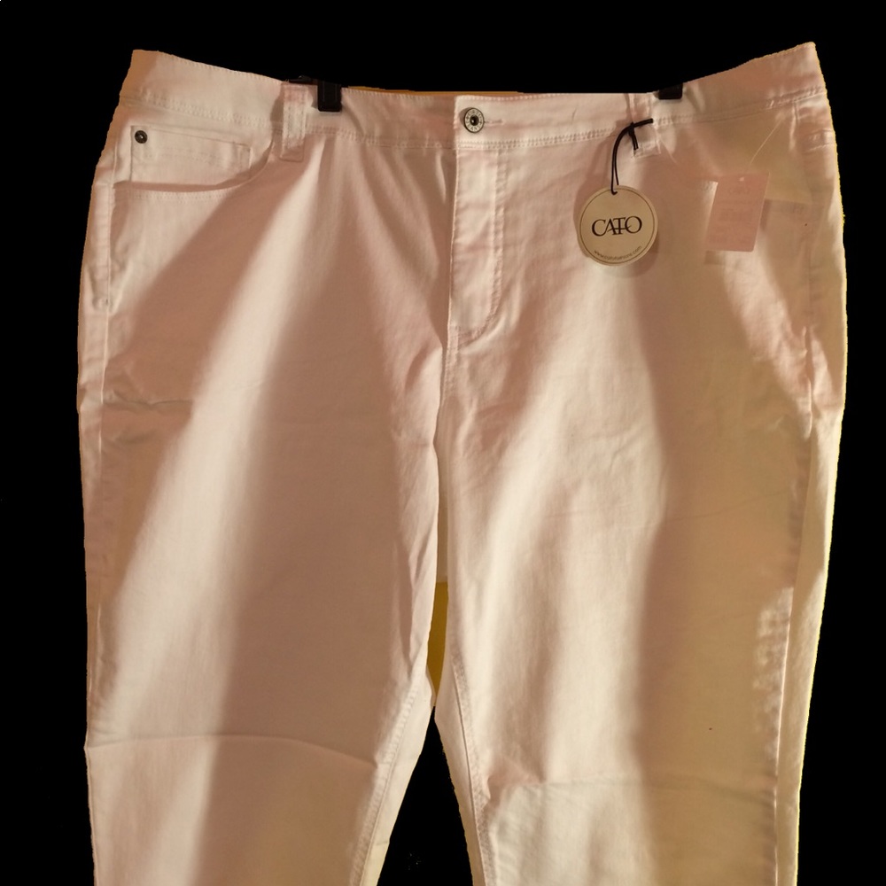 NWT!Cato Stretch Capris Jeans Enhancing White SZ24